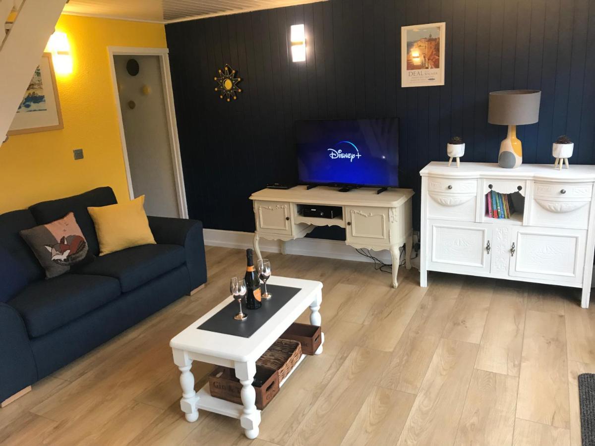 Foxes Sea Side Retreat Deluxe Chalet Is A Lovely Holiday Home Tucked Away On The Kent Coast Kingsdown  Dış mekan fotoğraf