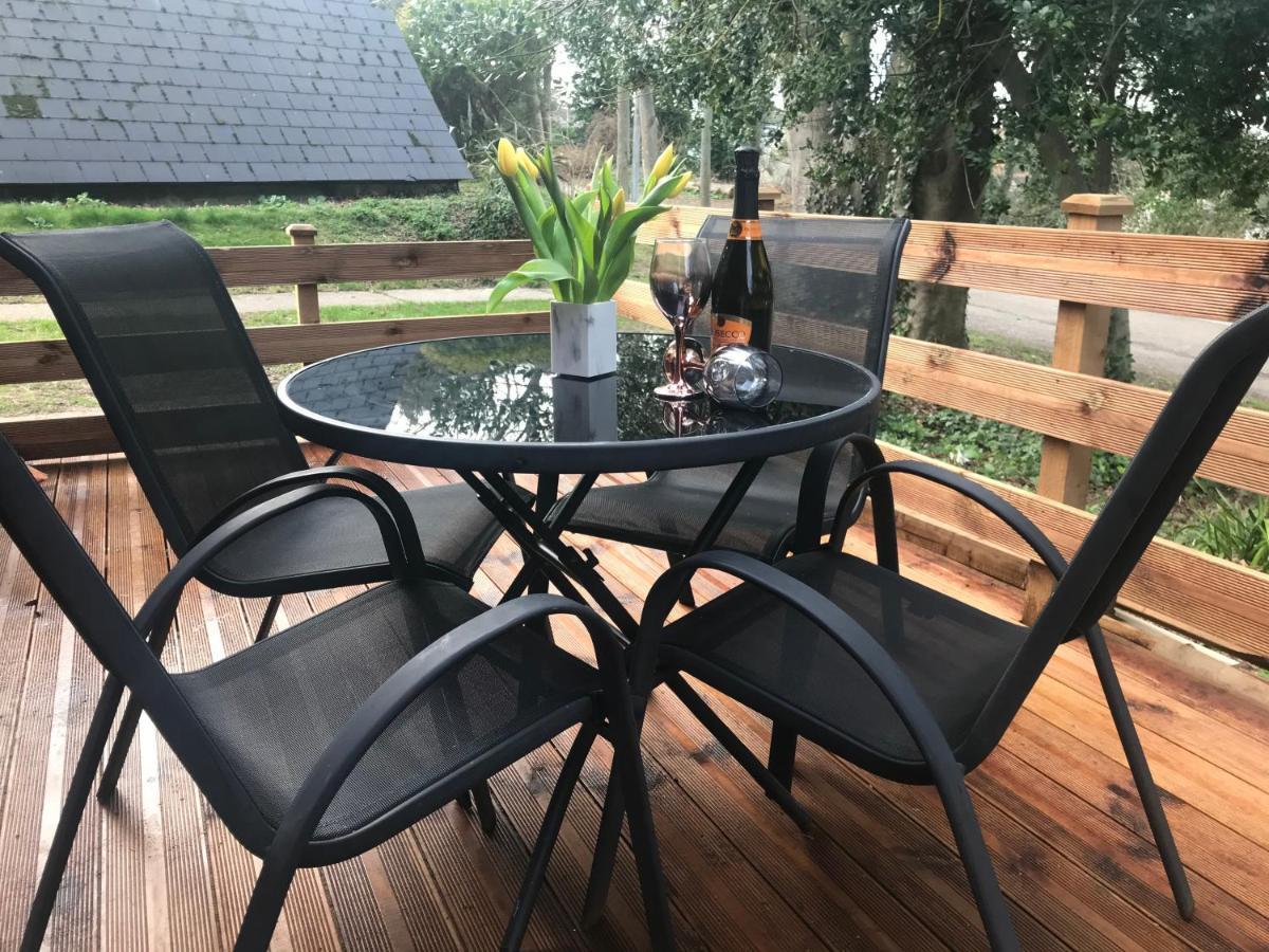 Foxes Sea Side Retreat Deluxe Chalet Is A Lovely Holiday Home Tucked Away On The Kent Coast Kingsdown  Dış mekan fotoğraf